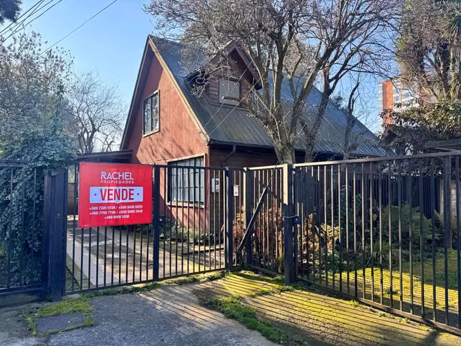 EN VENTA ACOGEDORA CASA DE 3 DORMITORIOS EXCELENTE UBICACIÓN DE TEMUCO