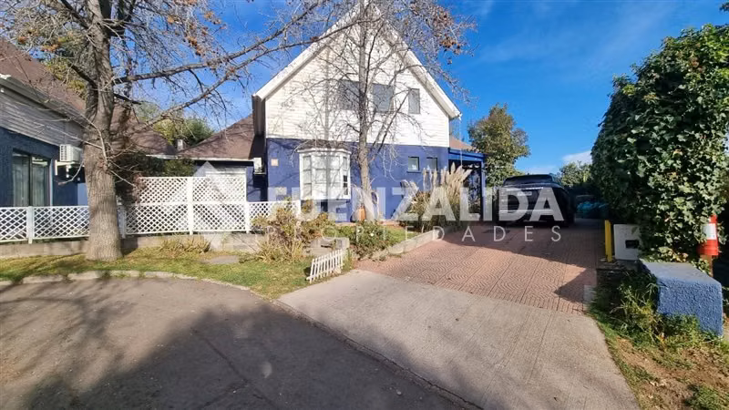 Casa en venta de 3 dorm. en el limite la Reina y Peñalolen