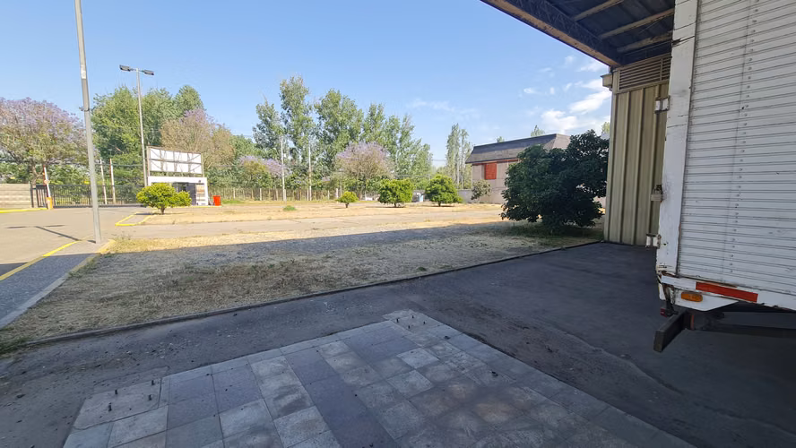 CERCA DE CUIDAD EMPRESARIAL, HUECHURABA: PROPIEDAD INDUSTRIAL 3.000 M2 CON INSTALACIONES - Imagen 4