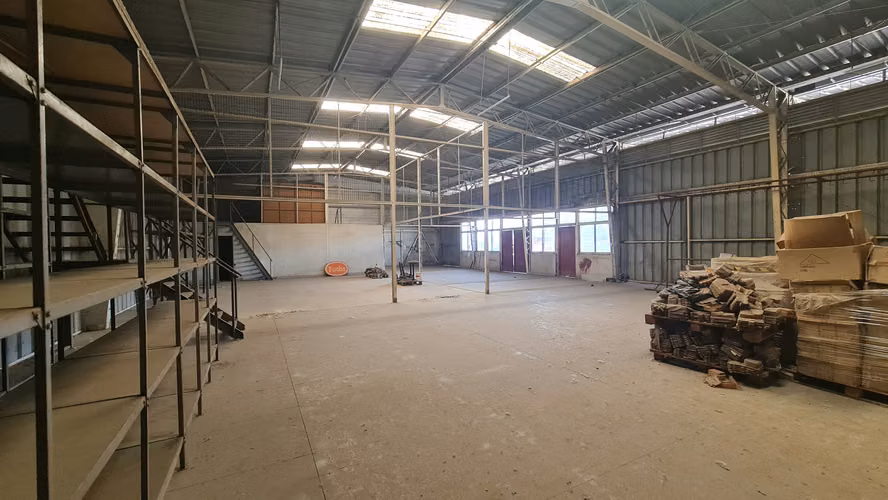 CERCA DE CUIDAD EMPRESARIAL, HUECHURABA: PROPIEDAD INDUSTRIAL 3.000 M2 CON INSTALACIONES - Imagen 8