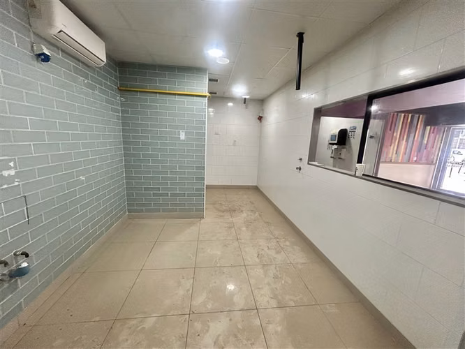 Inversionistas, en venta local con arrendatario acreditado.