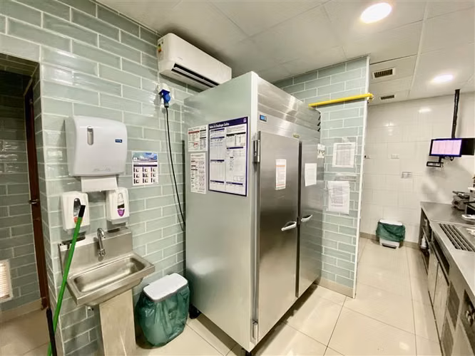 Inversionistas, en venta local con arrendatario acreditado.