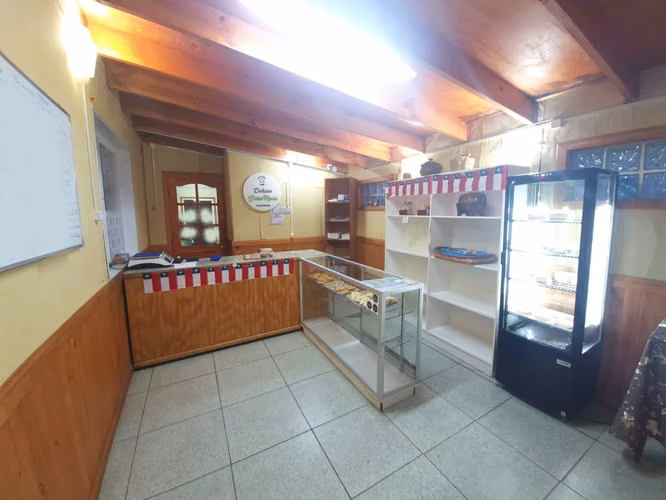 LOCAL CON 3 CASAS EN PUERTO NATALES - Imagen 3