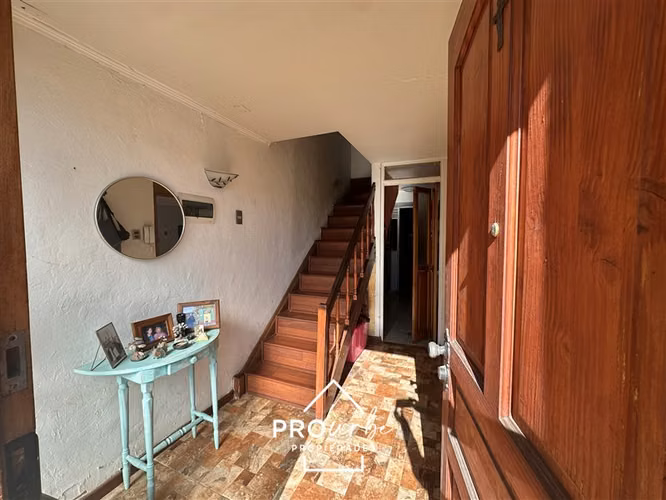 Venta acogedora casa en Jardines de Vespucio 3D,3B