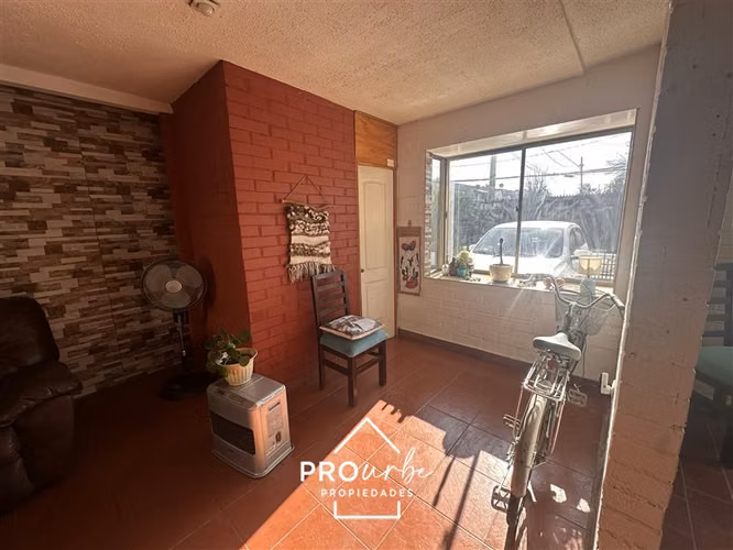 Venta acogedora casa en Jardines de Vespucio 3D,3B