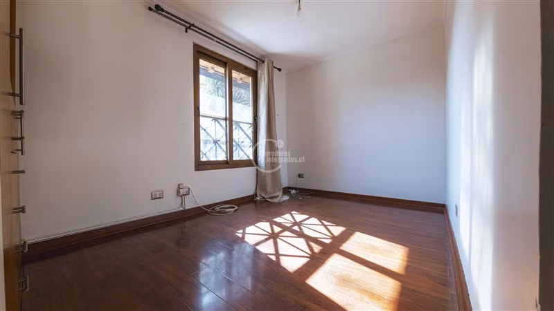 Casa en venta de 6 dorm. en Las Condes