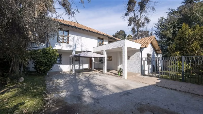 Casa en venta de 6 dorm. en Las Condes