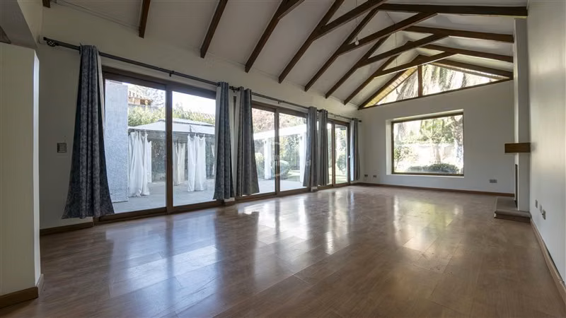 Casa en venta de 6 dorm. en Las Condes