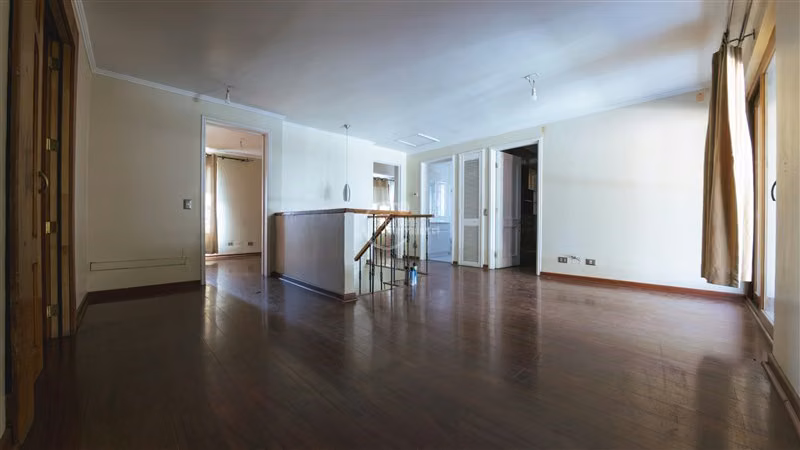 Casa en venta de 6 dorm. en Las Condes