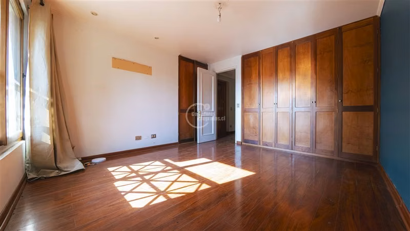 Casa en venta de 6 dorm. en Las Condes