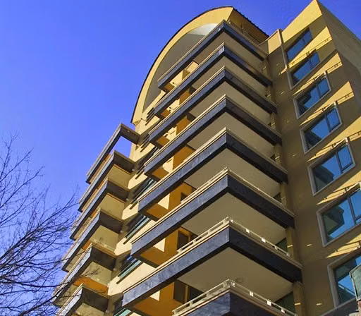 EN VENTA AMPLIO DEPTO EN EDIFICIO CENTRICO