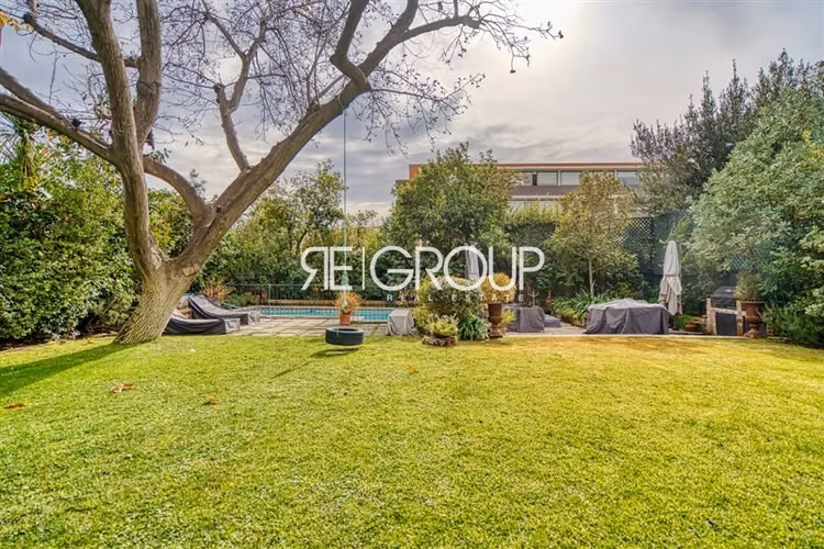 Casa en venta de 4 dorm. en Lo Barnechea