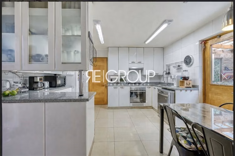 Casa en arriendo de 5 dorm. en Lo Barnechea