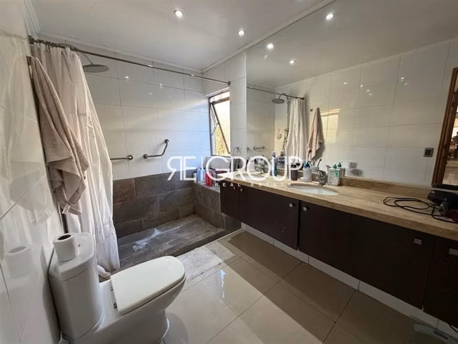 Casa en arriendo de 5 dorm. en Lo Barnechea