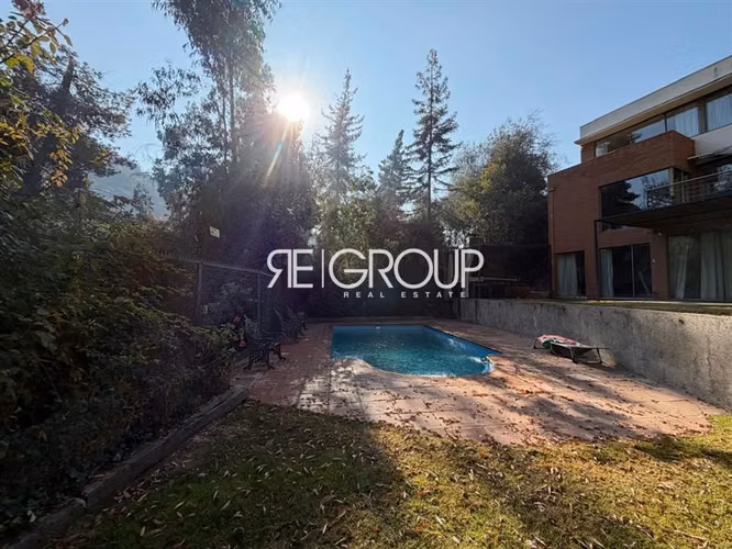 Casa en arriendo de 5 dorm. en Lo Barnechea