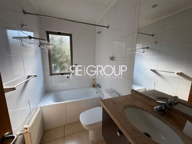 Casa en arriendo de 5 dorm. en Lo Barnechea