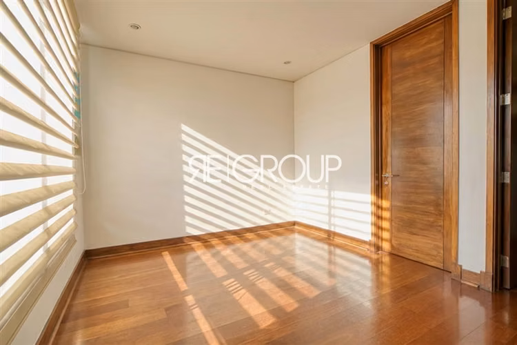 Casa en arriendo de 6 dorm. en Lo Barnechea