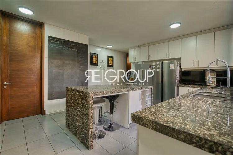 Casa en arriendo de 6 dorm. en Lo Barnechea