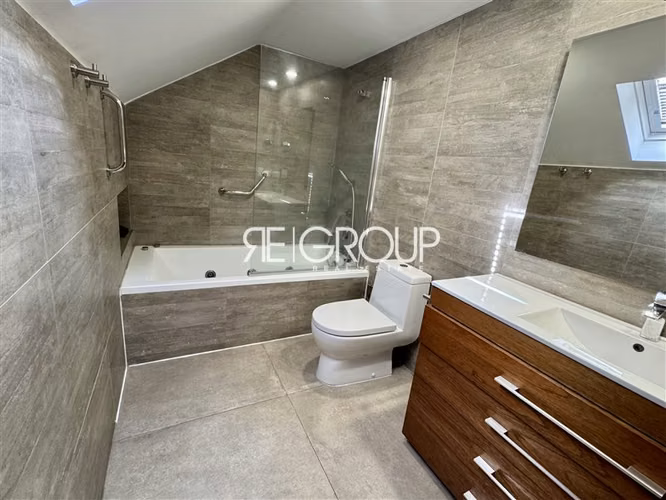 Casa condominio en arriendo de 5 dorm. en Lo Barnechea