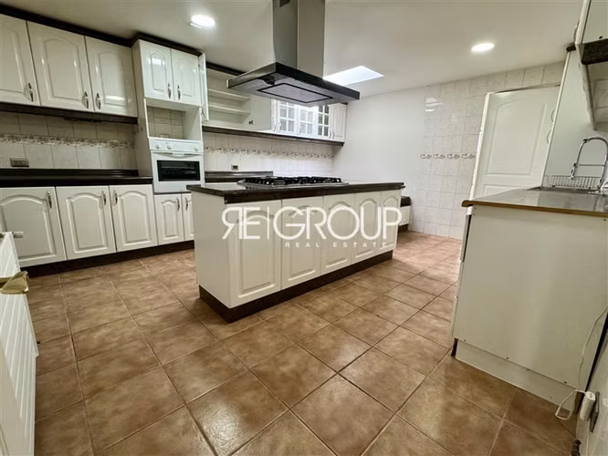 Casa condominio en arriendo de 5 dorm. en Lo Barnechea