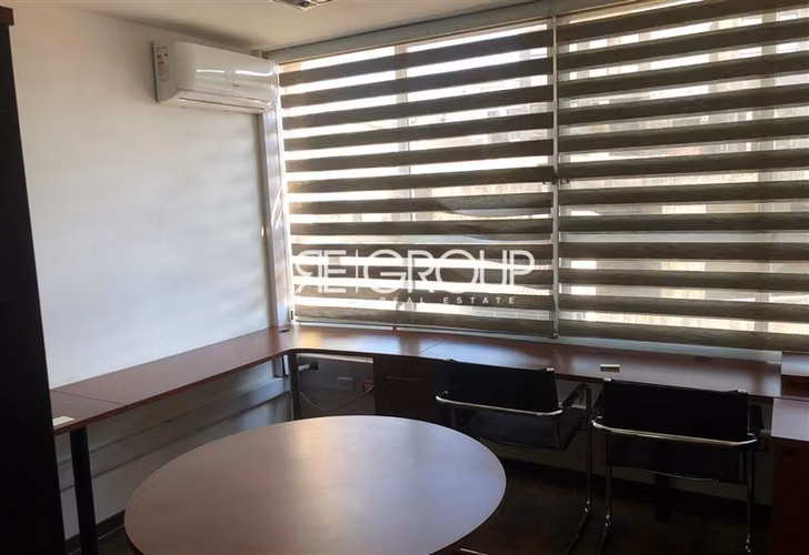 Oficina en venta con vista al Cerro Santa Lucia, Santiago