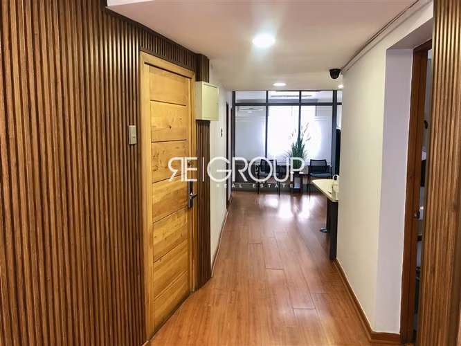 Oficina en venta en Santiago, vista al Cerro Santa Lucia