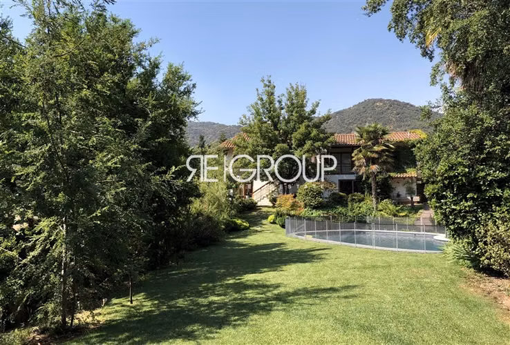 Casa 6D en condominio en El Arrayan, jardín plano