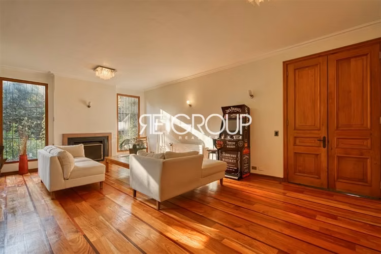 Casa inglesa en venta de 6 dorm. en Lo Barnechea