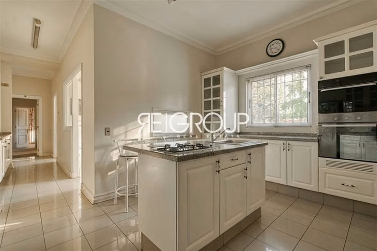 Casa de estilo en venta de 6 dorm. en Lo Barnechea