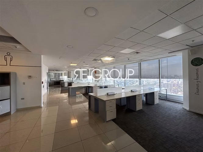 Oficina en arriendo Titanium