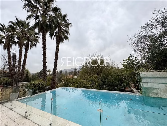 Casa en venta de 4 dorm. en Lo Barnechea