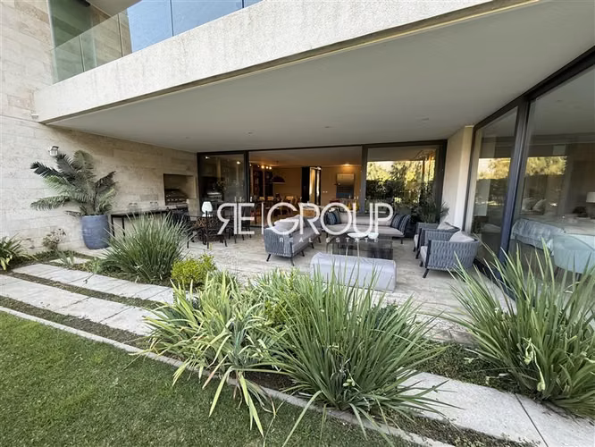 Departamento Duplex en venta de 5 dorm. en Lo Barnechea