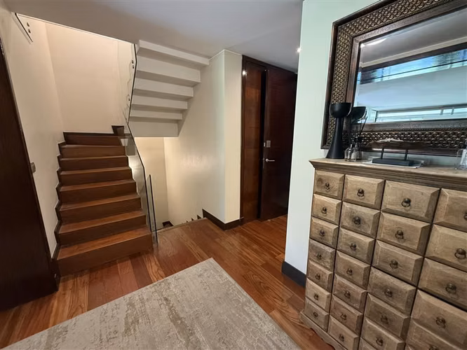 Departamento en venta de 2 dorm. en Lo Barnechea