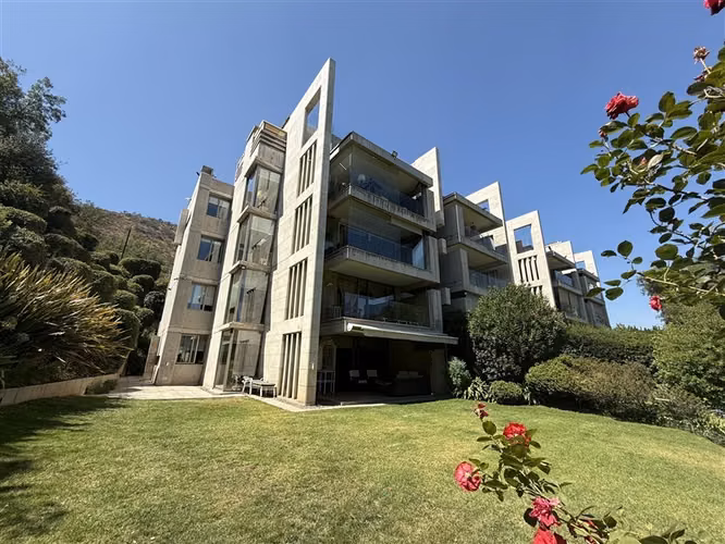 Departamento en venta de 2 dorm. en Lo Barnechea