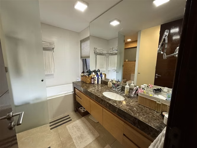Departamento en venta de 2 dorm. en Lo Barnechea