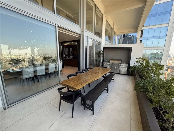 Departamento dúplex en venta de 4 dorm. en Las Condes