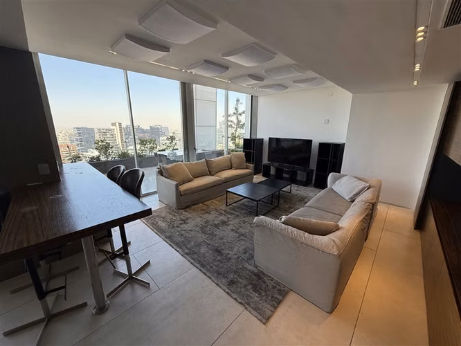 Departamento dúplex en venta de 4 dorm. en Las Condes