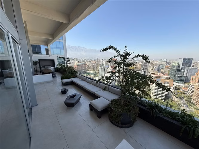 Departamento dúplex en venta de 4 dorm. en Las Condes