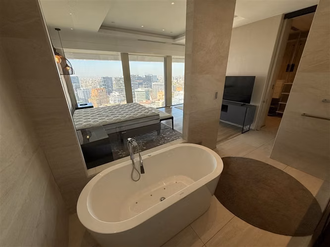 Departamento dúplex en venta de 4 dorm. en Las Condes
