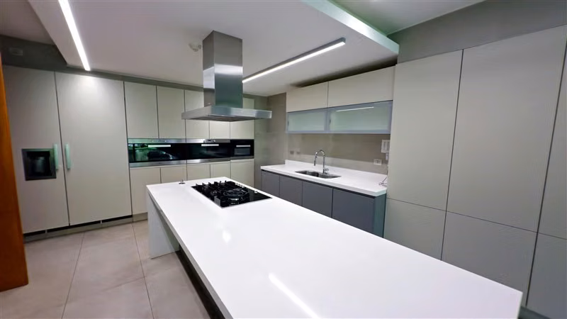Departamento en venta de 4 dorm. en Las Condes