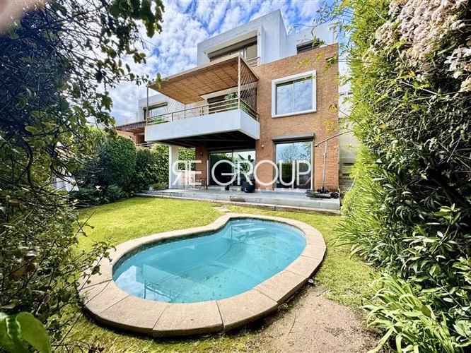 Casa en condominio en venta de 5 dorm. en Lo Barnechea
