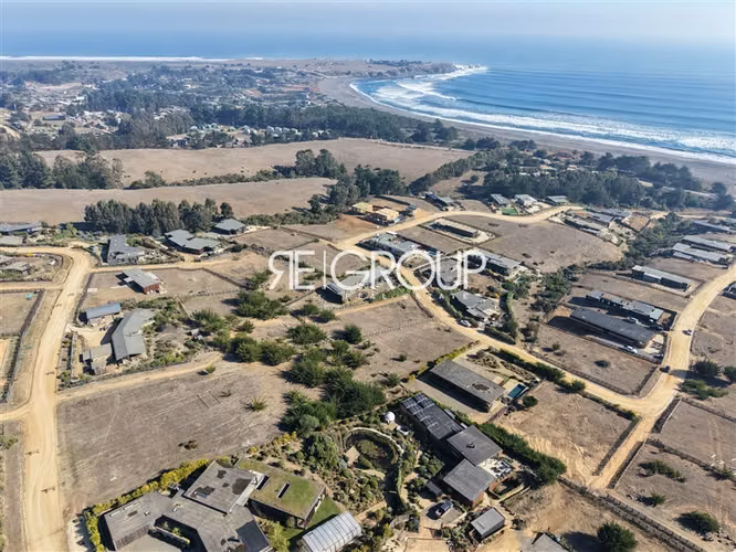 Sitio en Pichilemu con vista al mar en condomio exclusivo