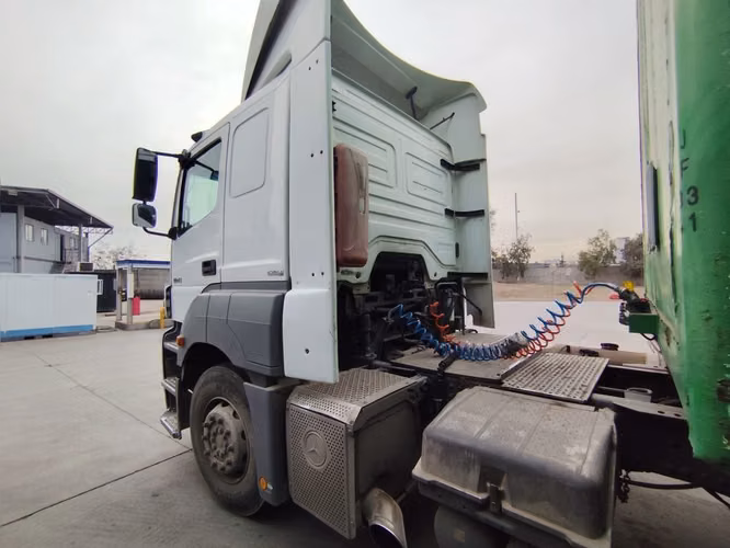 MERCEDES-BENZ AXOR 2015