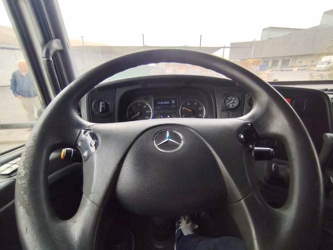 MERCEDES-BENZ AXOR 2013