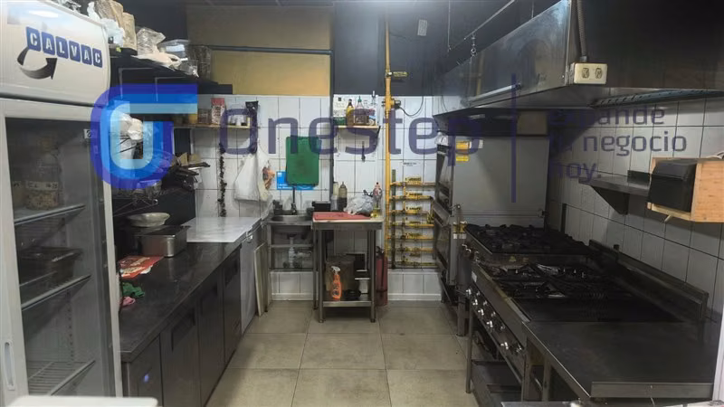 DERECHO LLAVES MARISQUERÍA CON COCINA PROFESIONAL. SANTIAGO