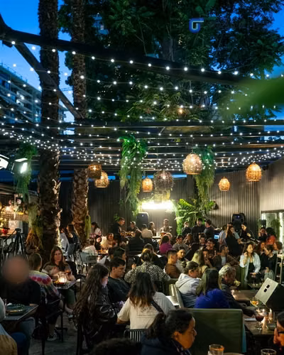 DERECHO LLAVES RESTOBAR ALUCINANTE CON OASIS VERDE. LA REINA