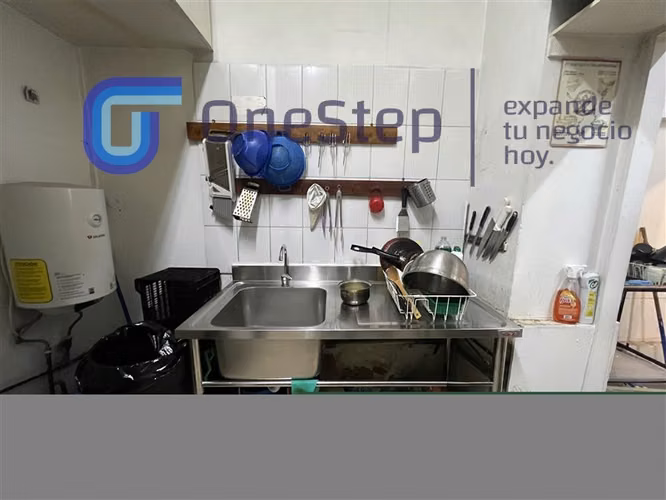 Cafetería al paso con patente elaboración de emparedados