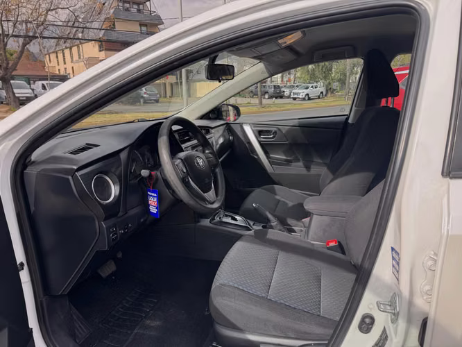 TOYOTA AURIS LEI 1.6 AUTOMATICO FULL AIRE 8 AIRBAG TV CAMARA VER EN LAS CONDEs 2014