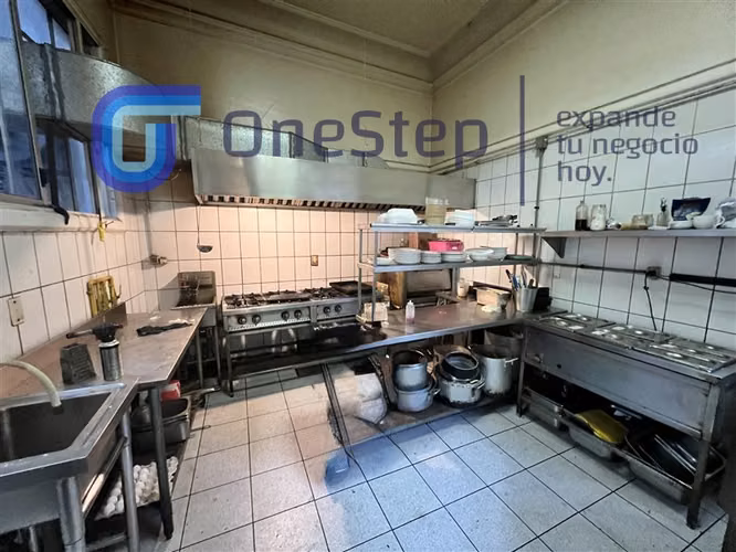 Derecho de llaves restaurante clase C a pasos metro Santa I