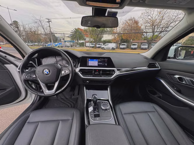 BMW 320i URBAN 2.0 TURBO AUTOMATICO 2021